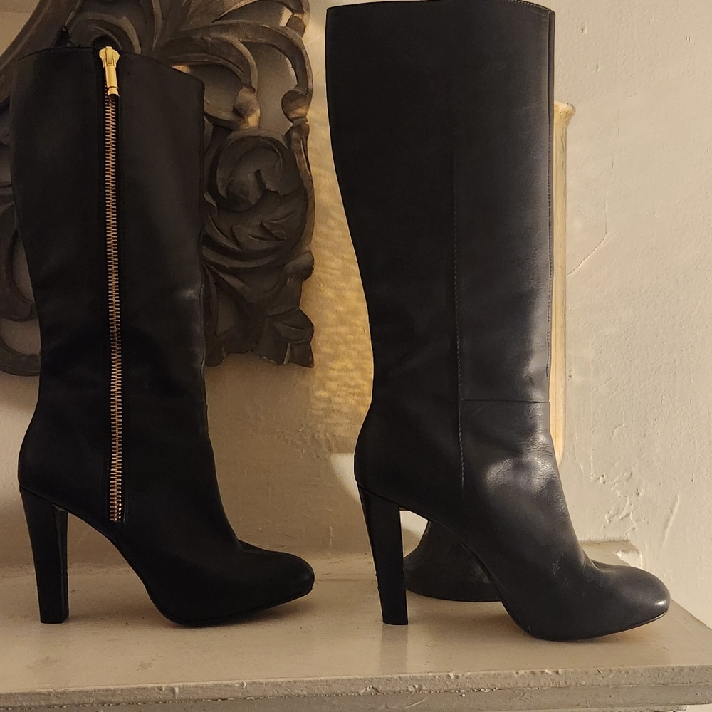BANANA REPUBLIC black leather high heel boot. Sz 7.5